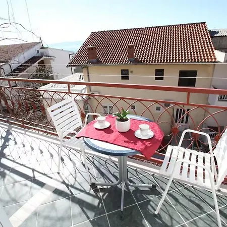 Apartman With Parking Space - 24071